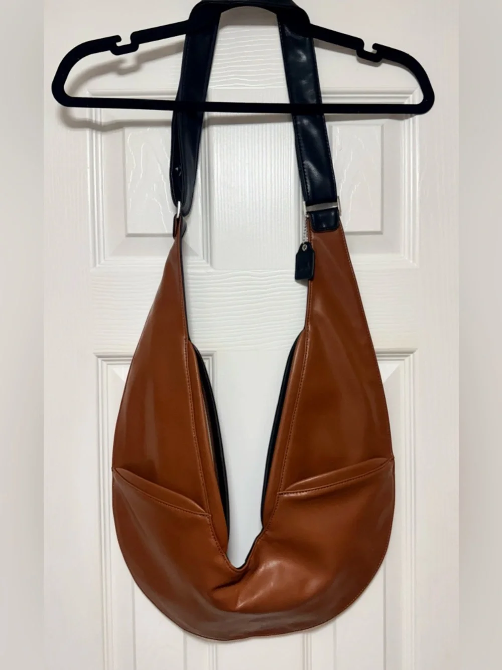 SASH! Crossbody Bag in Black